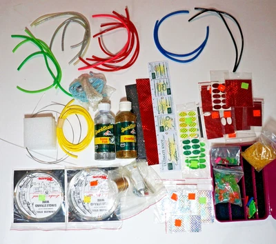 ENORME Lote de Materiales para Fabricación de Moscas/Señuelos y Señuelos Suministros de Pesca Foto 1 de 4