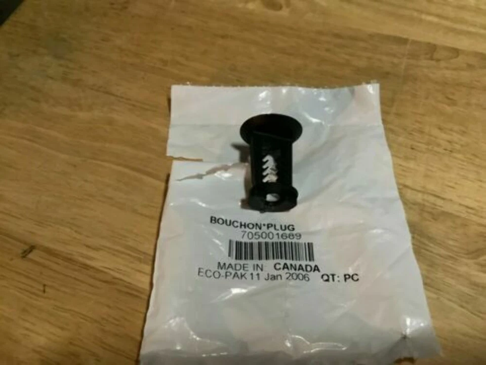 Plugue de drenagem de óleo BRP OEM Can-Am Outlander MAX 400 705001689 - Imagem 1 de 4