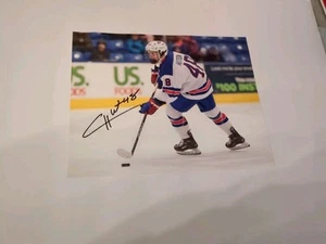 Foto autografiada 8*10 de Cole Hutson novato de Washington Capitals firmada - Imagen 1 de 1