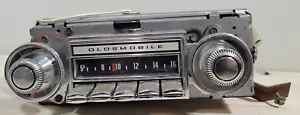 RADIO de audio para coche vintage Olds 1970 F-85 03APB1 antiguo original Oldsmobile - Imagen 1 de 7