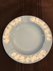WEDGWOOD QUEENSWARE Shell Edge Cream On Lavender 5 5/8” Ashtray - Bild 1 von 2