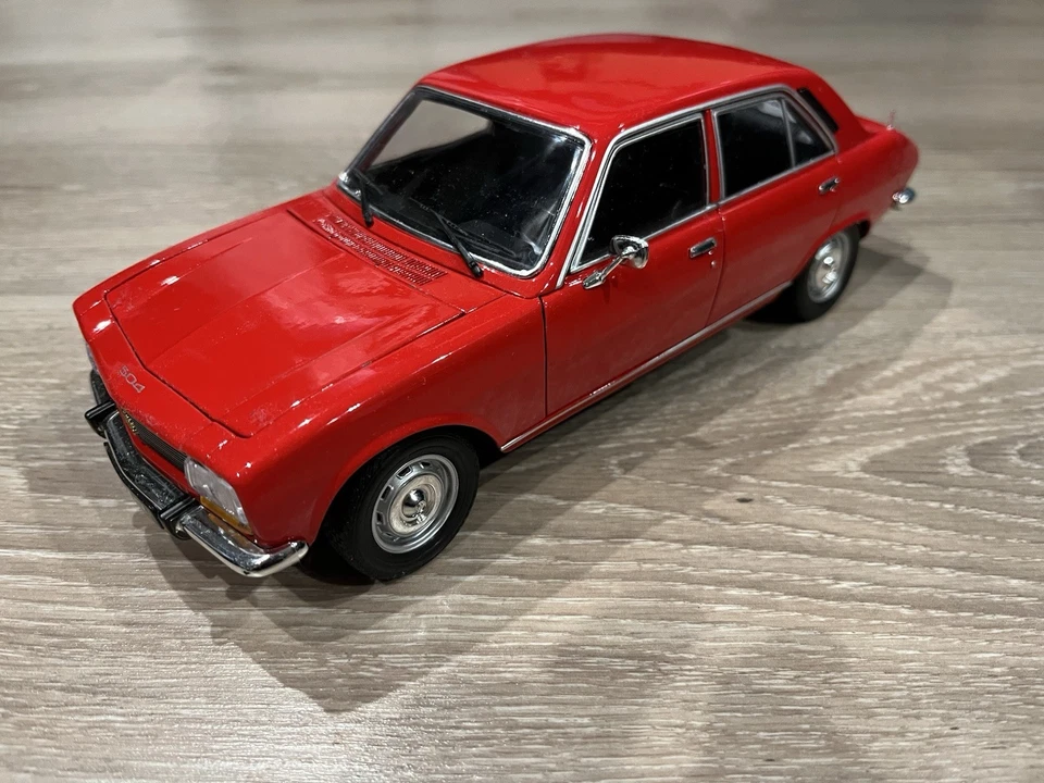 Peugeot 504 Berline Welly  1:18 - Photo 1/4