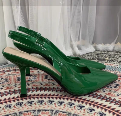 Sandalias de tacón de aguja con cordones en punta de charol para mujer Foto 1 de 4