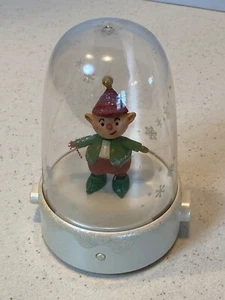 2008 HALLMARK HAPPY TAPPERS GREEN ELF WITH CANDY CANE TESTED WORKS GREAT - Picture 1 of 5