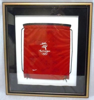 2000 Olympics U.S. Women's Basketball Team Bag Signed by All Players & Coaches - Image 1 of 4