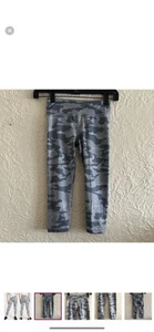 Athleta Girl Chit Chat Capri Light Gray Camouflage Leggings Medium 8 10 - Picture 1 of 9