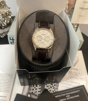 Reloj de vestir Citizen AO9023-01A Eco Drive para hombre esfera plateada correa de cuero marrón Foto 1 de 4