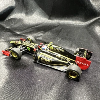 Minichamps 410110010 LOTUS RENAULT GP R31 V. PETROV 2011 scale model 1:43 USA - Image 1 of 4