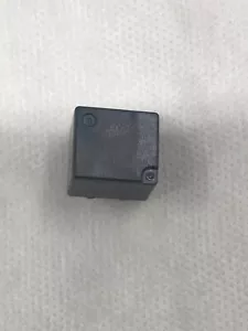 Relé Denso 056800-3750 12 V 5 pines - Imagen 1 de 5