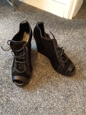 Zapatos con cordones BN Gap de gamuza negra tacón de cuña muy alto punta abierta talla 4 Foto 1 de 4