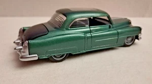 Klassisches Auto Modell , 1:43 ~~ Grün ~~ 50er Bj. Cadillac incl. Box Gratis - Bild 1 von 2