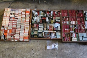 NOS LUCAS REMAX IGNITION POINTS,ROTOR ETC ,CLASSIC & VINTAGE AUSTIN MORRIS ETC - Picture 1 of 3