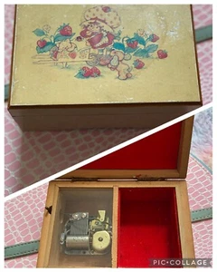 Torta corta fragola portagioie music box vintage saluti americani Adam Joseph - Foto 1 di 12