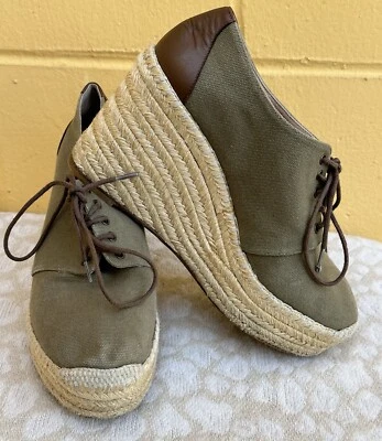 Zapatos de cuña Barneys NY alpargata de lona con adornos de cuero verde oliva con cordones 7,5 Foto 1 de 4