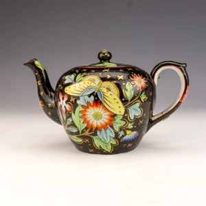 Victorian Porcelain Aesthetic Movement - Rose Decorated Teapot - Picture 1 of 6