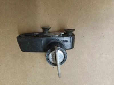 1974 Yamaha XS500 замок сиденья с ключом - Изображение 1 из 4