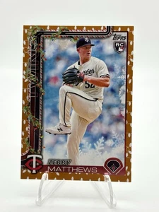 2025 Topps Holiday #H68 Zebby Matthews GOLD LIGHTS Parallel RC Twins - Bild 1 von 2