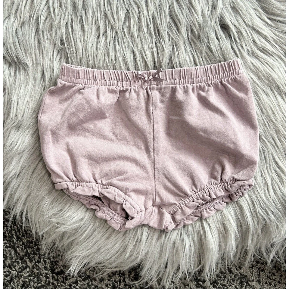 Шорты-блумеры H&M Baby Girl однотонные фиолетовые с оборками на ногах размер 9 месяцев - Изображение 1 из 1