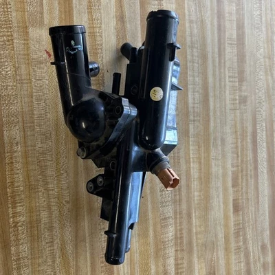 Carcaça termostática motor 12-15 KIA SORENTO 2.4L caixa termostática 25630-2GXXX - Imagem 1 de 4