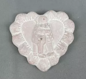 Isabel Bloom Children Hugging Pink Heart Concrete 1998 4.25"x 4"x 3/4" - Picture 1 of 2
