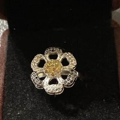 Anillo de compromiso de plata de ley 925 con diamantes naturales blancos crudos de 1,56 quilates talla 7,5 Foto 1 de 4