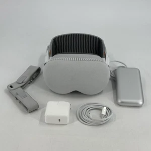 Apple Vision Pro VR Headset 256GB w/  Light Seal -21W/ Solo Knit Band- Excellent - Picture 1 of 7