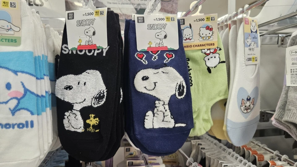Calcetines Snoopy de Corea del Sur Color Negro Personaje Colección American Show Foto 1 de 1