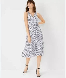 Ann Taylor Light Gray & Navy Floral Pleated Flare Dress NWT Size 8P Petite - Picture 1 of 7