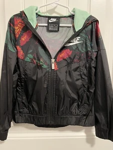 kids nike spotswear wind runner 5-6 yrs - Picture 1 of 4