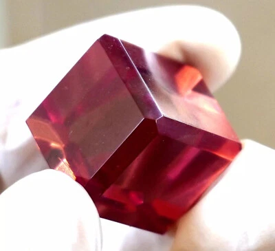 200 Ct Alexandrite Color Changing Cube Shape Loose Gemstone - Image 1 of 4