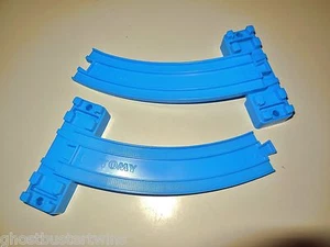 TOMY TRACKMASTER MOTORIZED THOMAS BLUE TRACK RISERS RAILROAD TRAIN REPLACEMENT - Picture 1 of 2