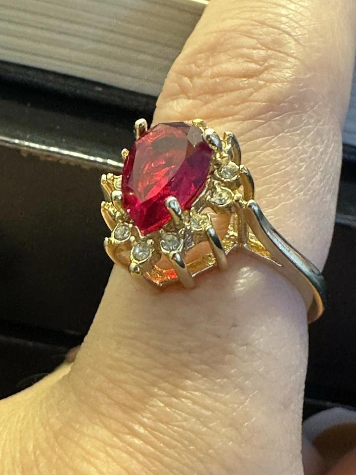 Red Ruby lab created Oval Shaped With Diamond Accents 14k Gold Plated Size 5.5 Foto 1 de 1