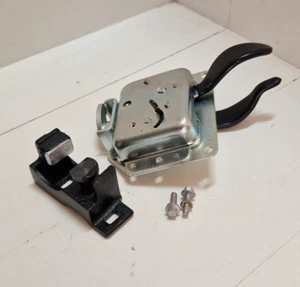 Land Rover Defender Tailgate Lock Kit for Door Replacing MUC1028 - STC2873 - Picture 1 of 1