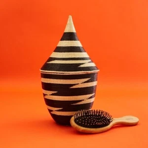 Cesta pequeña de papiro negro Agaseke Peace - Imagen 1 de 4