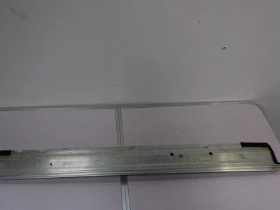 Soporte puerta pasajero izquierdo Nissan GTR R35 2009 Skyline GT-R Foto 1 de 4