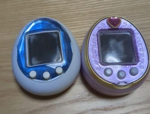 Juego de 2 Aniversario Bandai Tamagotchi iD Azul 4U - Imagen 1 de 12