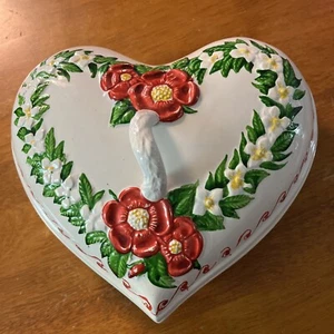 Heart Shaped Ceramic Serving Dish With Cover - Picture 1 of 5