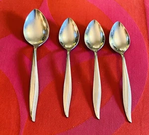 Oneidacraft Deluxe Textura Textured 3 Teaspoons 1- Place Oval Spoon - Picture 1 of 6