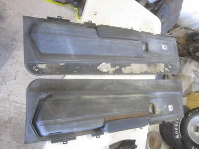 73 CUTLASS SUPREME IZQUIERDA DERECHA NEGRO PUERTA TARJETA PANELES INFERIORES CON VENTANAS ELÉCTRICAS OEM Foto 1 de 4