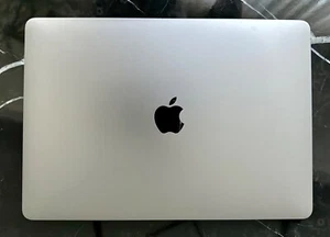 macbook air retina 13-inch 2020 (APPLE CARE UNTIL 7/23/23) - Picture 1 of 8