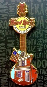 2009 HARD ROCK CAFE PHILADELPHIA BETSY ROSS COLONIAL HOME GUITAR PIN - Bild 1 von 1
