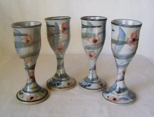 Stupendo set quattro calici in ceramica da studio in gres: maker "Lizzie 91" - Foto 1 di 6