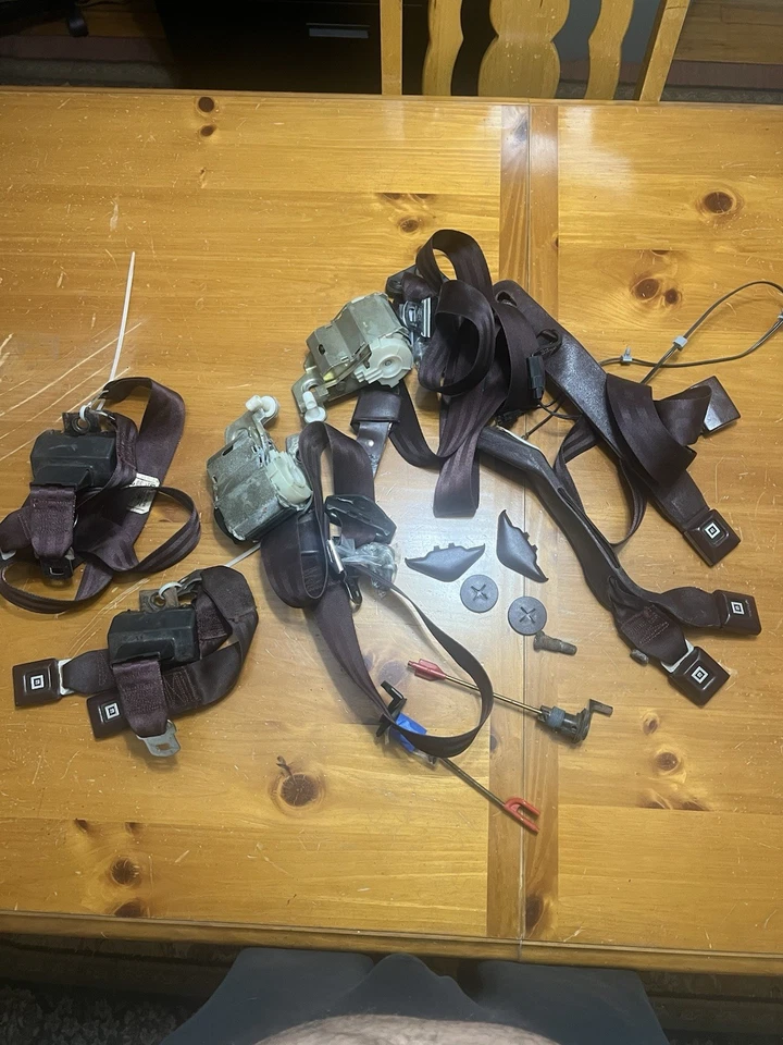 Ремни безопасности 1986-1988 Chevrolet Monte Carlo LS 60/40 Bench (бургундские) - Изображение 1 из 4