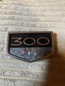 1999-2003 OEM Chrysler 300M Emblem Badge 300-M 04805287A - Foto 1 di 4