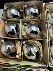 Rare Set of 6 Polycarbonate Glass Space Alien Head Hanging Ornaments - Picture 1 of 12