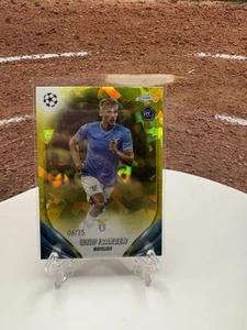 2023-24 Topps Cromo Edición Zafiro UEFA - Gustav Isaksen Amarillo/75 RC - Imagen 1 de 2