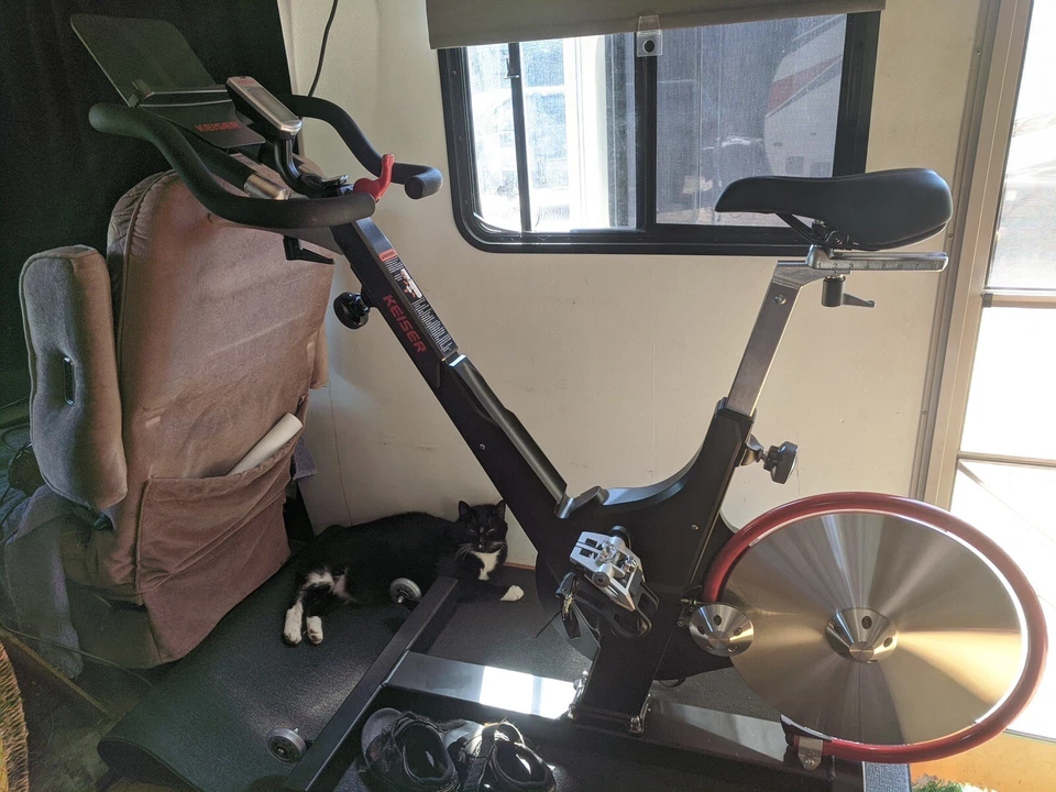 Bicicleta estacionária interna Keiser M3i com dongle Bluetooth - Imagem 1 de 1