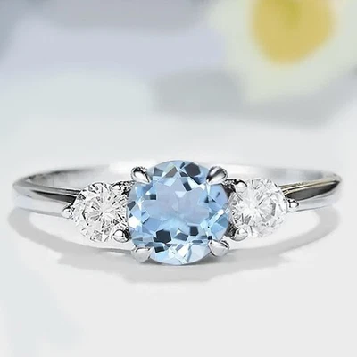 Anillo redondo de diamantes de aguamarina natural de 5,0 quilates enchapado en oro blanco de 18 quilates para mujer Foto 1 de 4