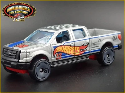 Camión Pickup Ford F150 Plata 1:64 Escala Diorama Modelo De Diecast - Imagen 1 de 4