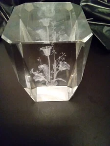 Vtg Lazer PAPERWEIGHT or Knick Knack. Flowers In Vase. 3x2x2. EUC - Picture 1 of 6